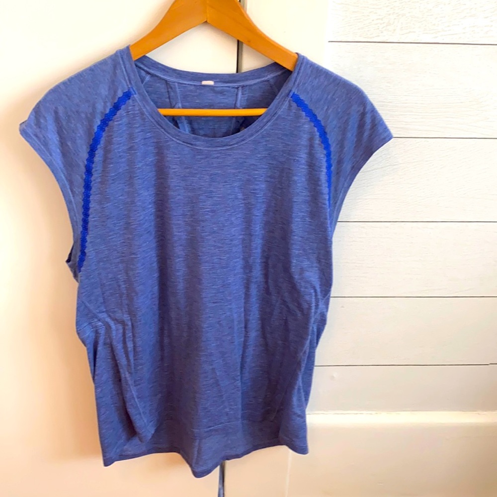 Lululemon workout top